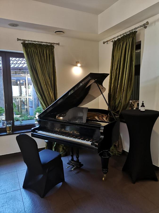 צ'סטוצ'ובה Hotel Constancja מראה חיצוני תמונה