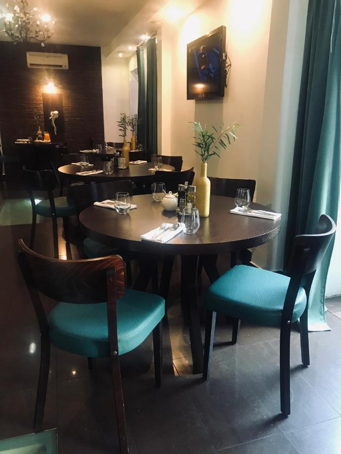 צ'סטוצ'ובה Hotel Constancja מראה חיצוני תמונה