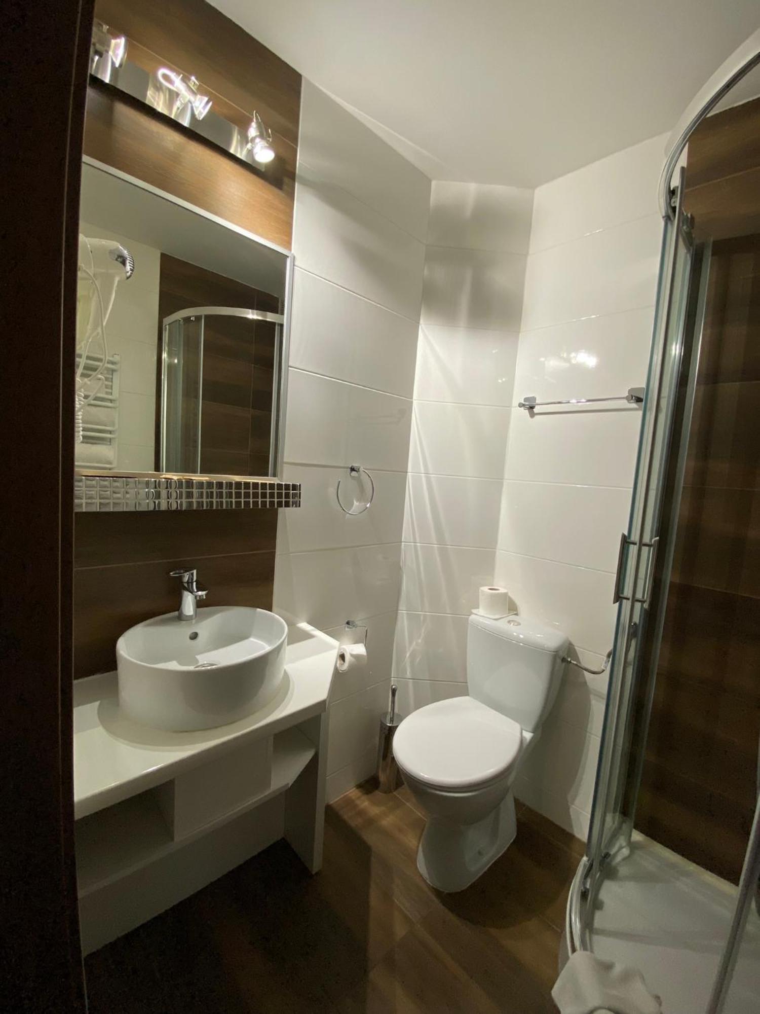 צ'סטוצ'ובה Hotel Constancja מראה חיצוני תמונה